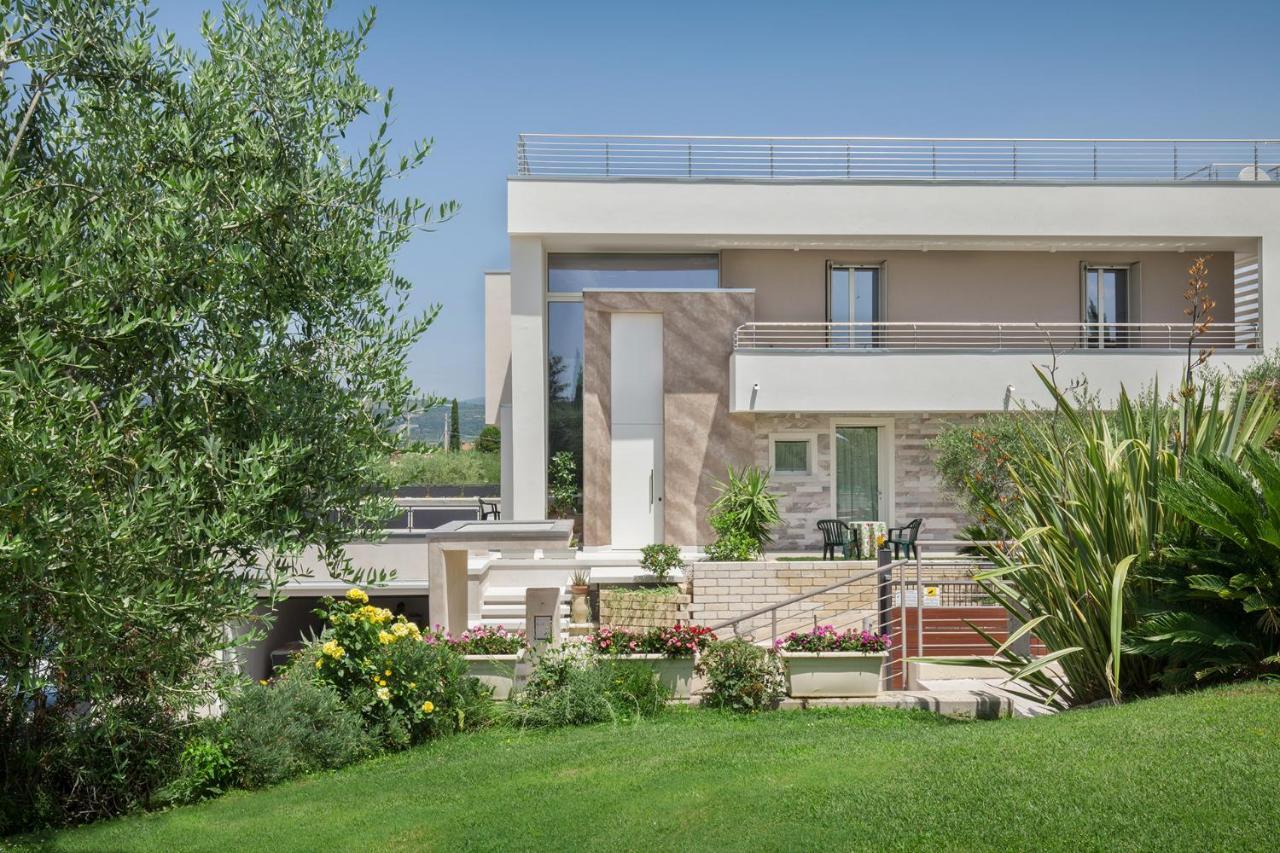 Villa Aurora-Holiday Home Apt 1 Bardolino Eksteriør bilde